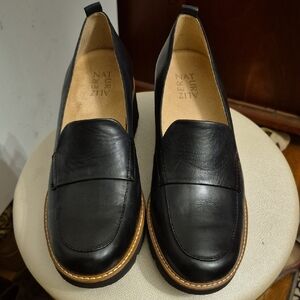 Naturalizer Women's Black and Brown Loafers